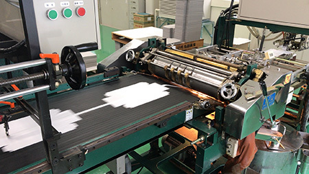 全自動貼箱機02