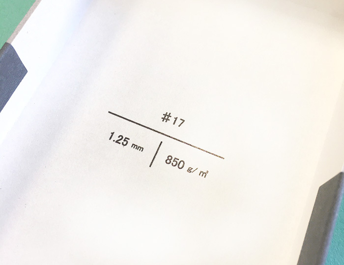 それぞれの箱には厚みと号数、連量が記載されています