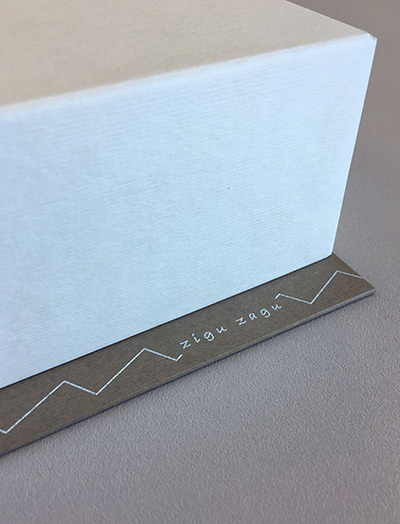 内側と同じ色を